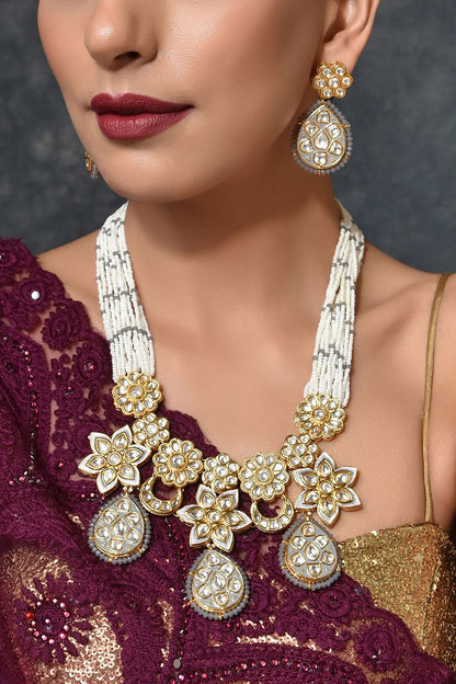 Kundan Embellished Necklace Set 