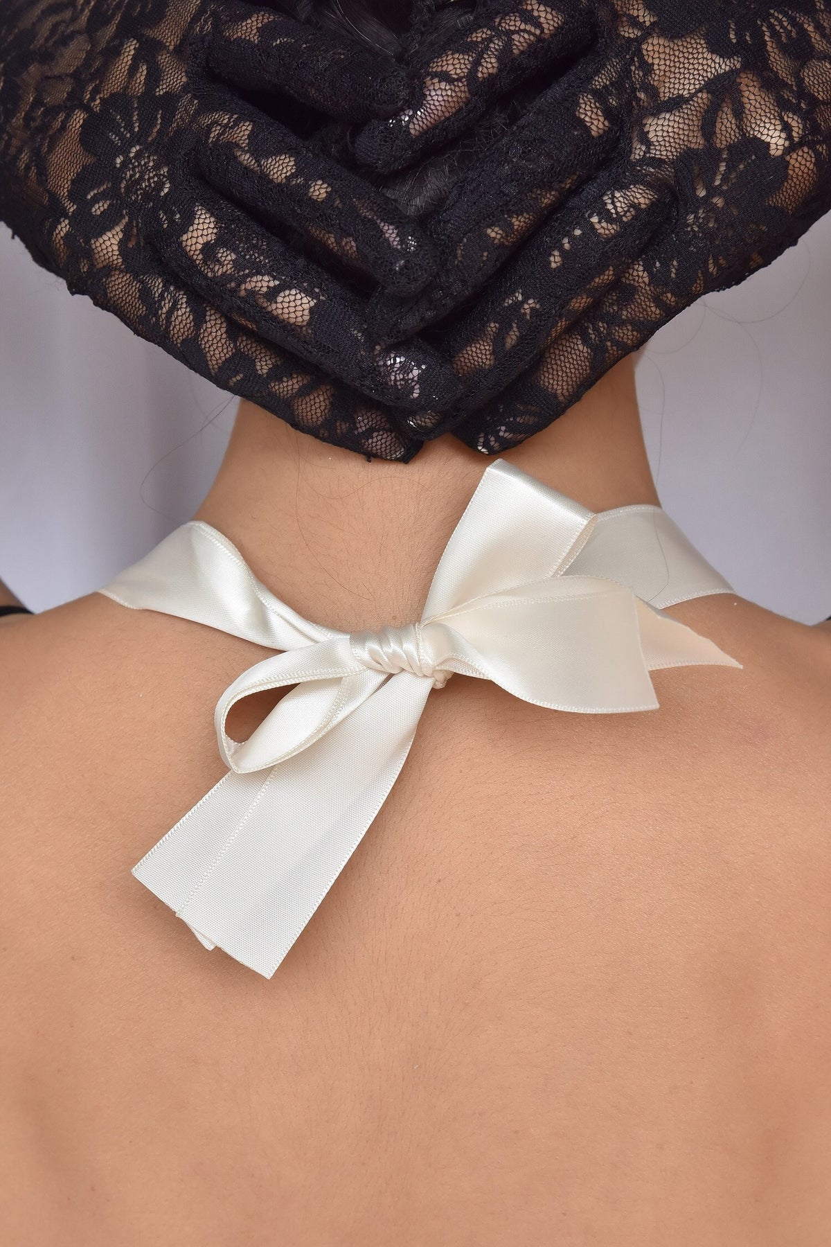 Pearl Embellished Necklace 