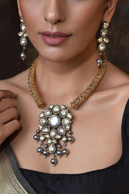Kundan Embellished Necklace Set 