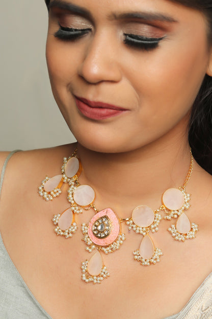 Pearl Embedded Necklace 
