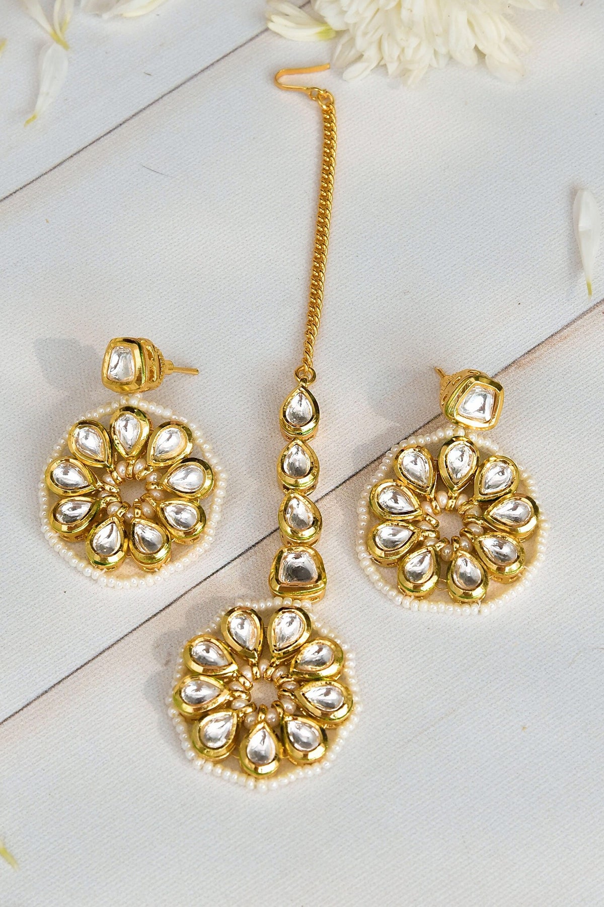Kundan Embellished Maangtikka Set 
