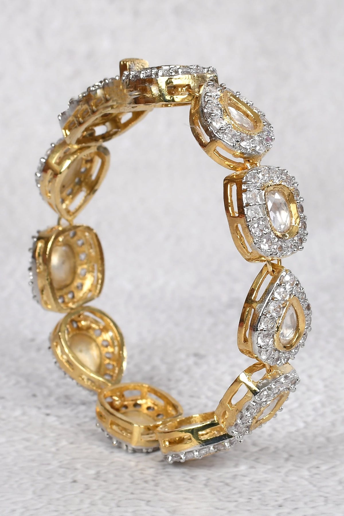 Kundan Teardrop Motif Bracelet 