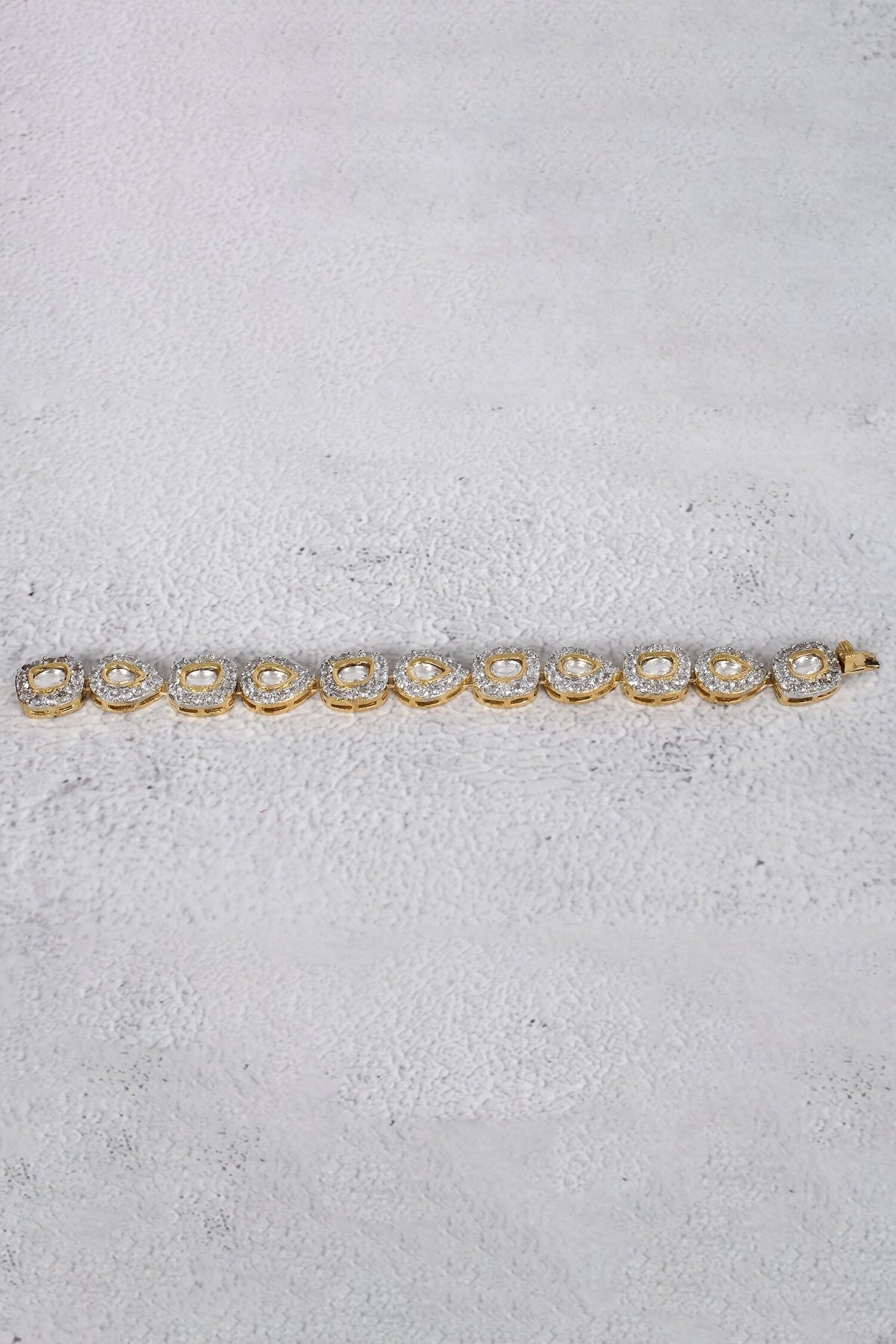 Kundan Teardrop Motif Bracelet 