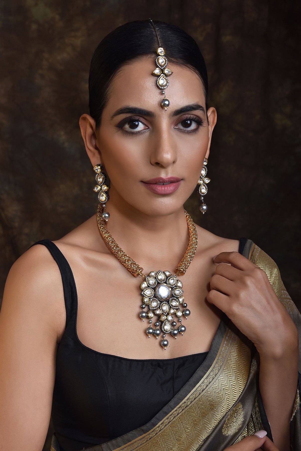 Kundan Embellished Necklace Set 