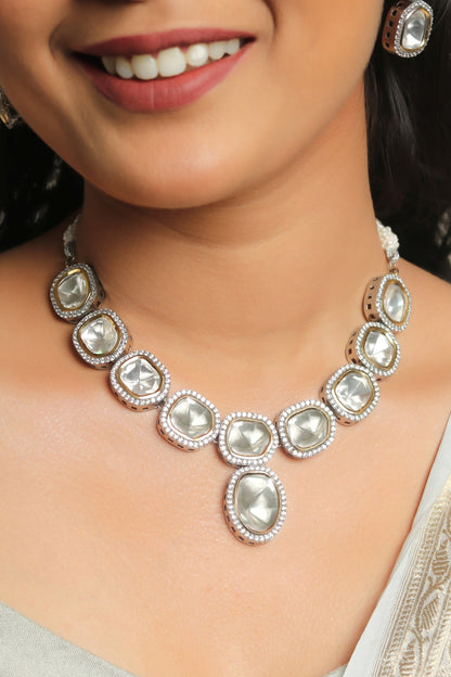Kundan Embellished Necklace Set 