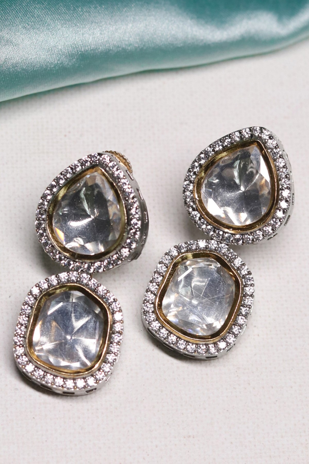 Kundan Embellished Necklace Set 