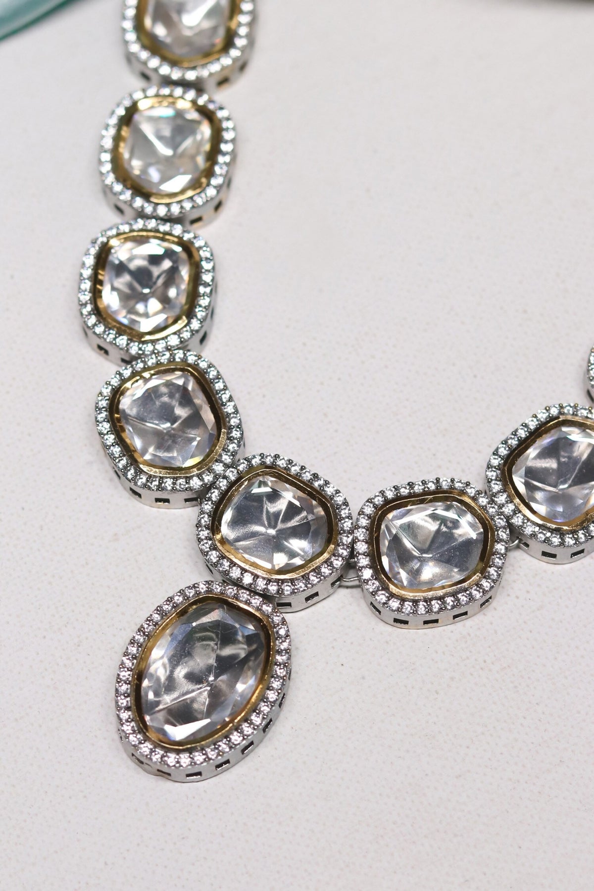 Kundan Embellished Necklace Set 