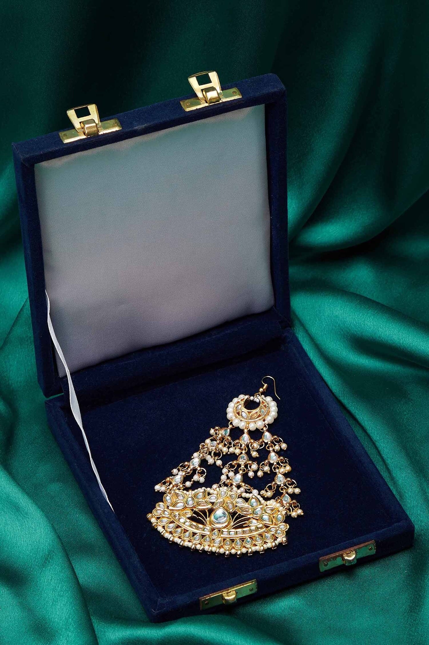 Tear drop kundan passa 