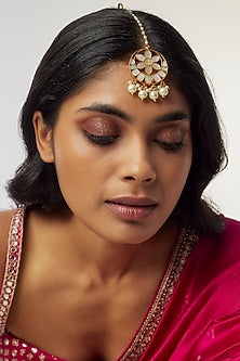 Gold Finish White Kundan Polki & Mother Of Pearl Maang Tikka
