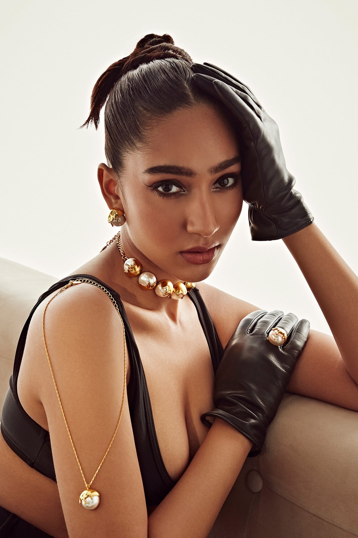 Dune Pearl Encrusted Choker 