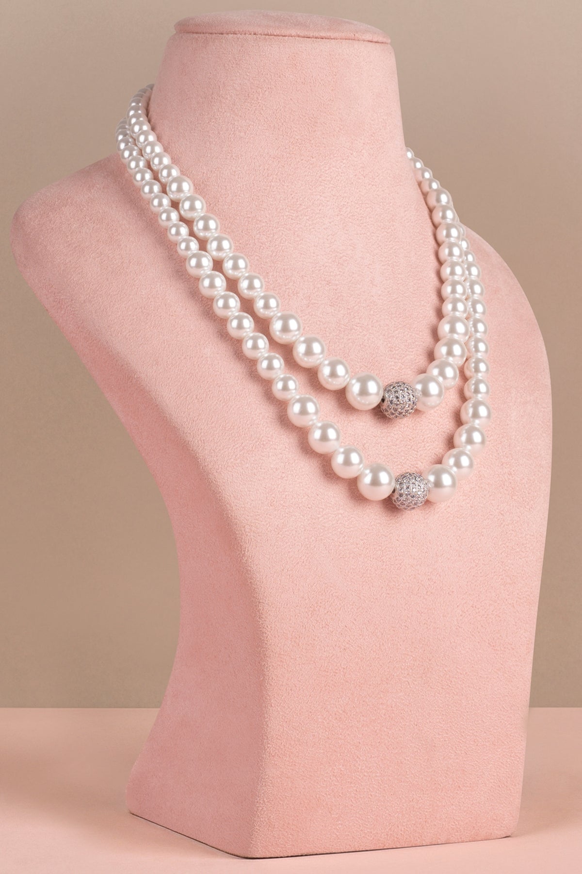 White Necklace In Pearls & Silver Swarovski