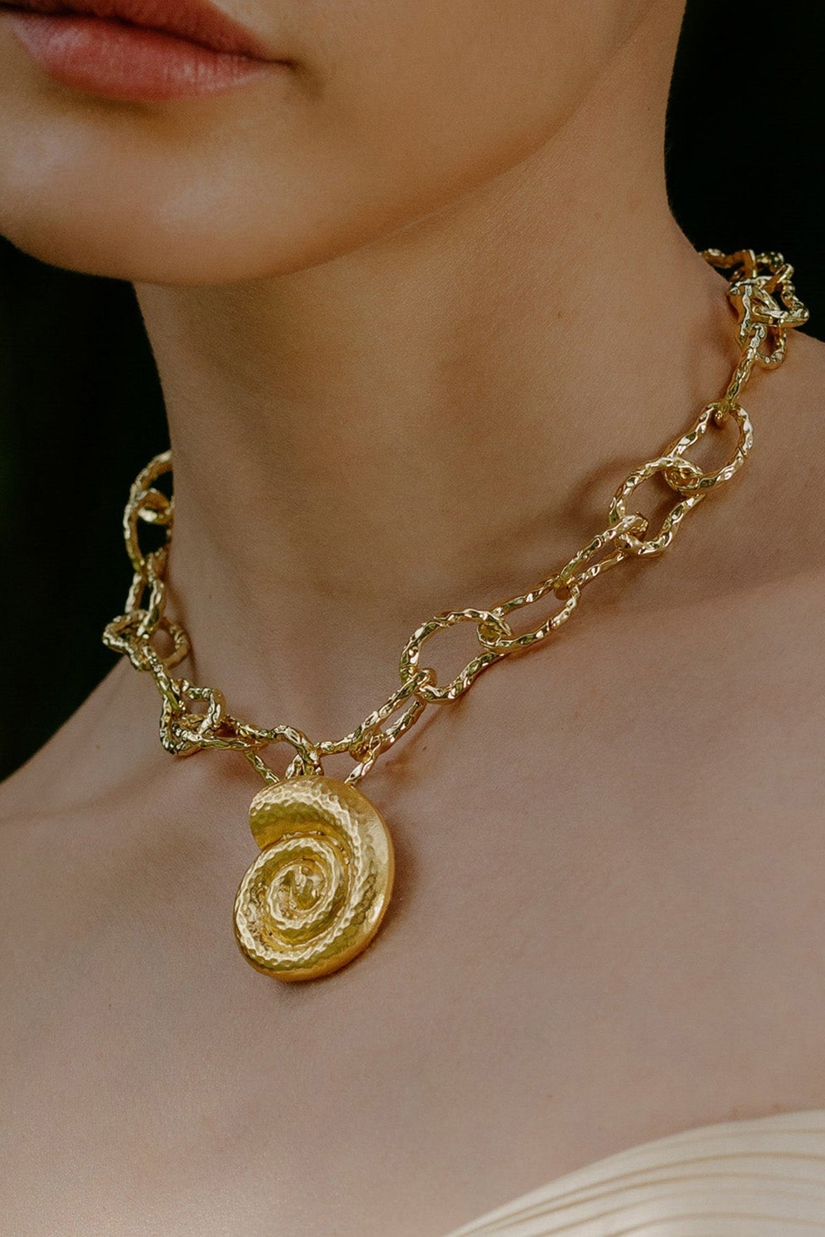 Gold Finish Coral Shell Link Pendant Necklace
