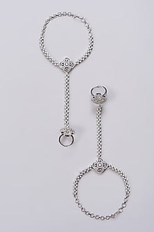 White Finish Zircon Hathphools (Set Of 2)
