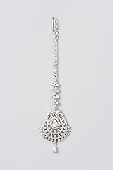 White Finish Maang Tikka In Mixed Metal