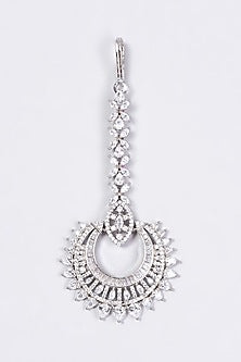 White Finish Faux Diamond Maang Tikka In Mixed Metal