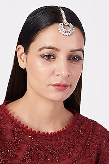 White Finish Faux Diamond Maang Tikka In Mixed Metal