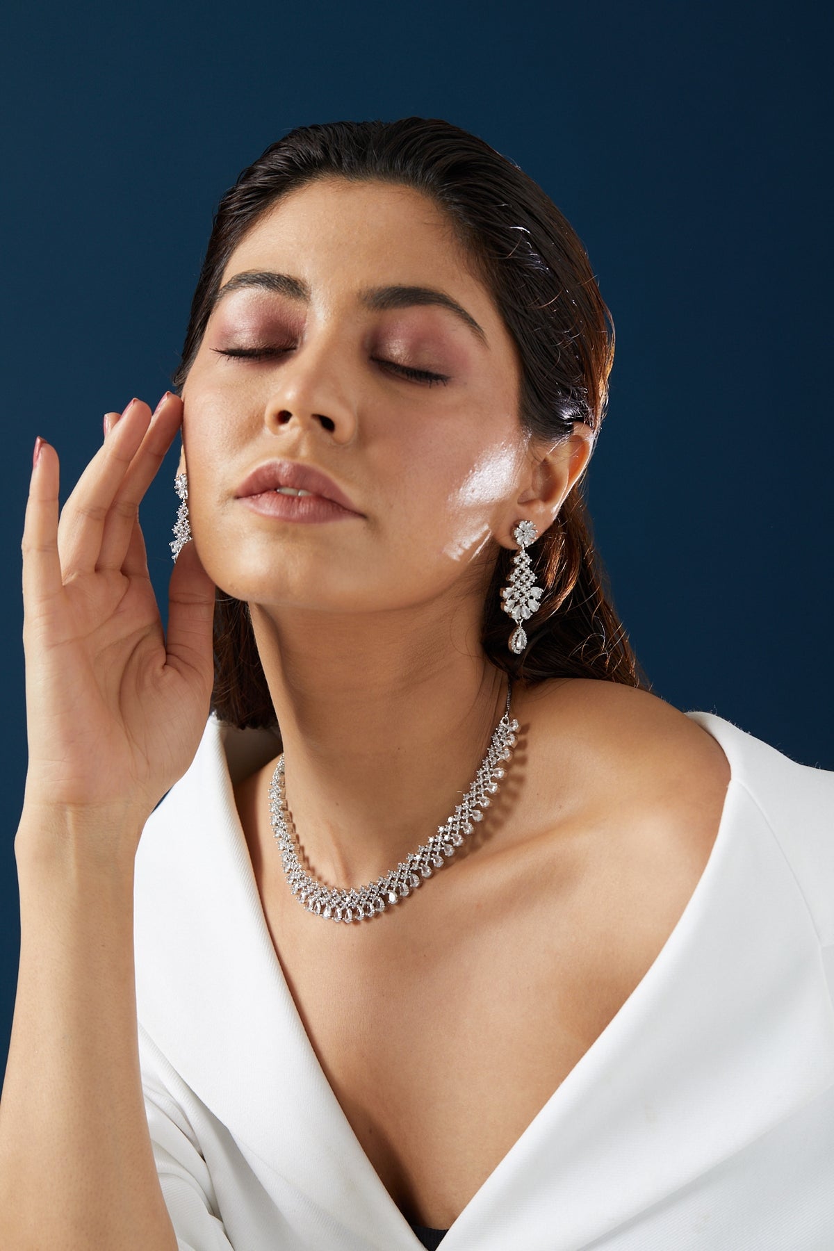 White Finish Zircon Necklace Set