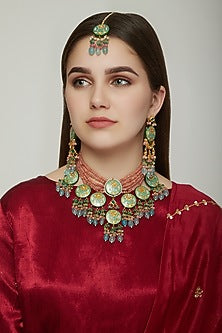 Gold Finish Orange Stone Necklace Set With Maang Tikka