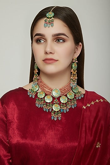 Gold Finish Orange Stone Necklace Set With Maang Tikka
