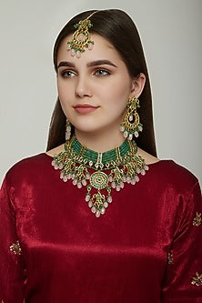 Gold Finish Pink Stone Necklace Set With Maang Tikka