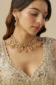 Gold Finish Emerald Stone & Pearl Drop Choker Necklace Set