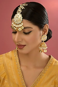 Gold Finish Kundan Polki & Pearl Beaded Dangler Earrings With Maangtikka