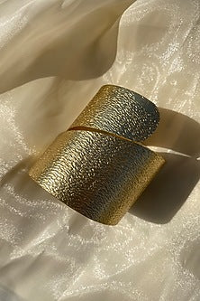 Gold Finish Loop Bracelet