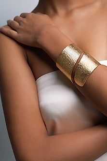 Gold Finish Loop Bracelet