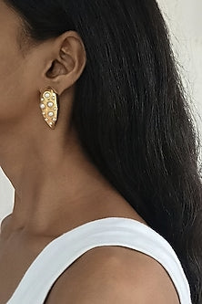 Gold Pleated Pearls Stud Earring