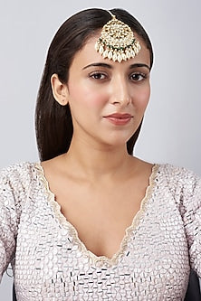 Gold Finish Maang Tikka With Kundan Polki