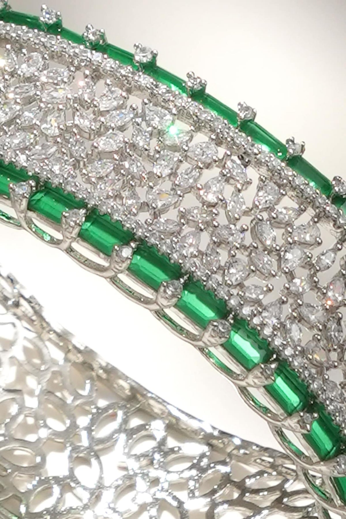 White Finish Diamond & Green Stone Openable Halo Bracelet
