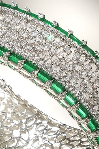 White Finish Diamond & Green Stone Openable Halo Bracelet