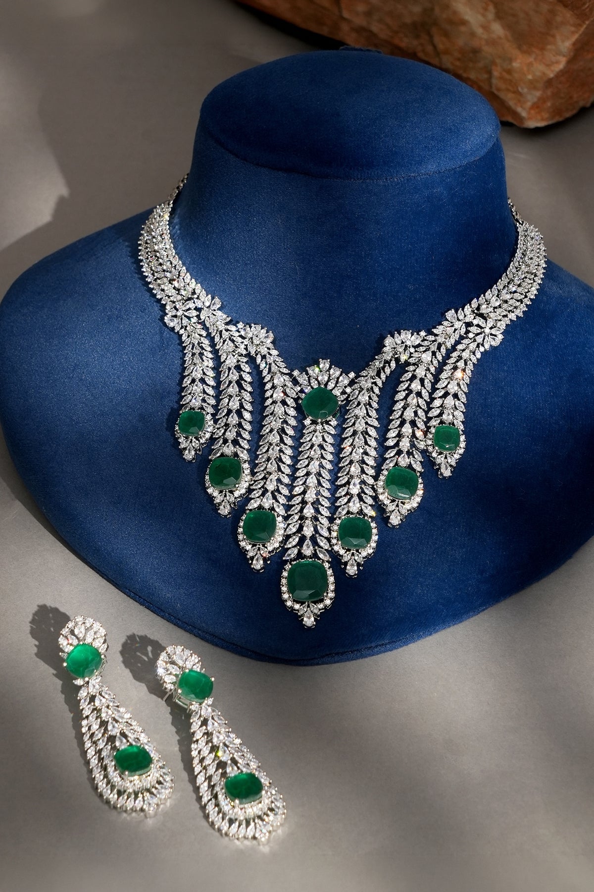 White Finish Diamond & Emerald Choker Necklace Set
