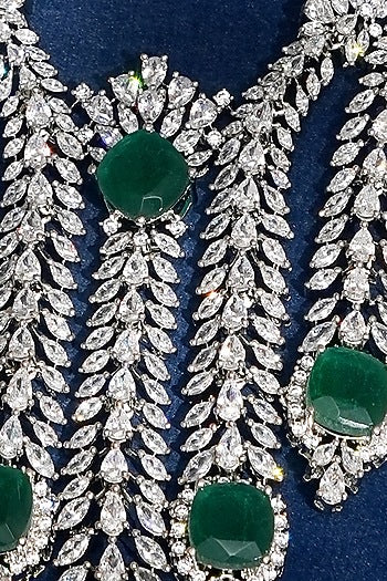White Finish Diamond & Emerald Choker Necklace Set