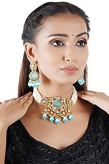 Gold Finish Choker Necklace Set With Kundan