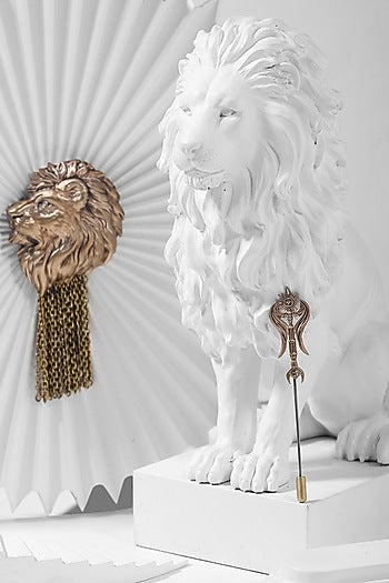 Antique Gold Lion Lapel Pin & Brooch