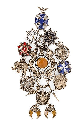 Antique Gold Finish Sovereign Brooch