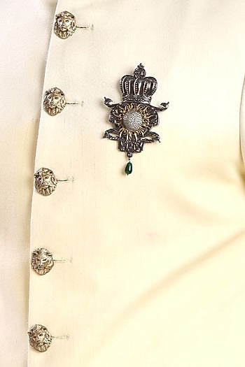 Two-Toned Finish Shining Glory Brooch