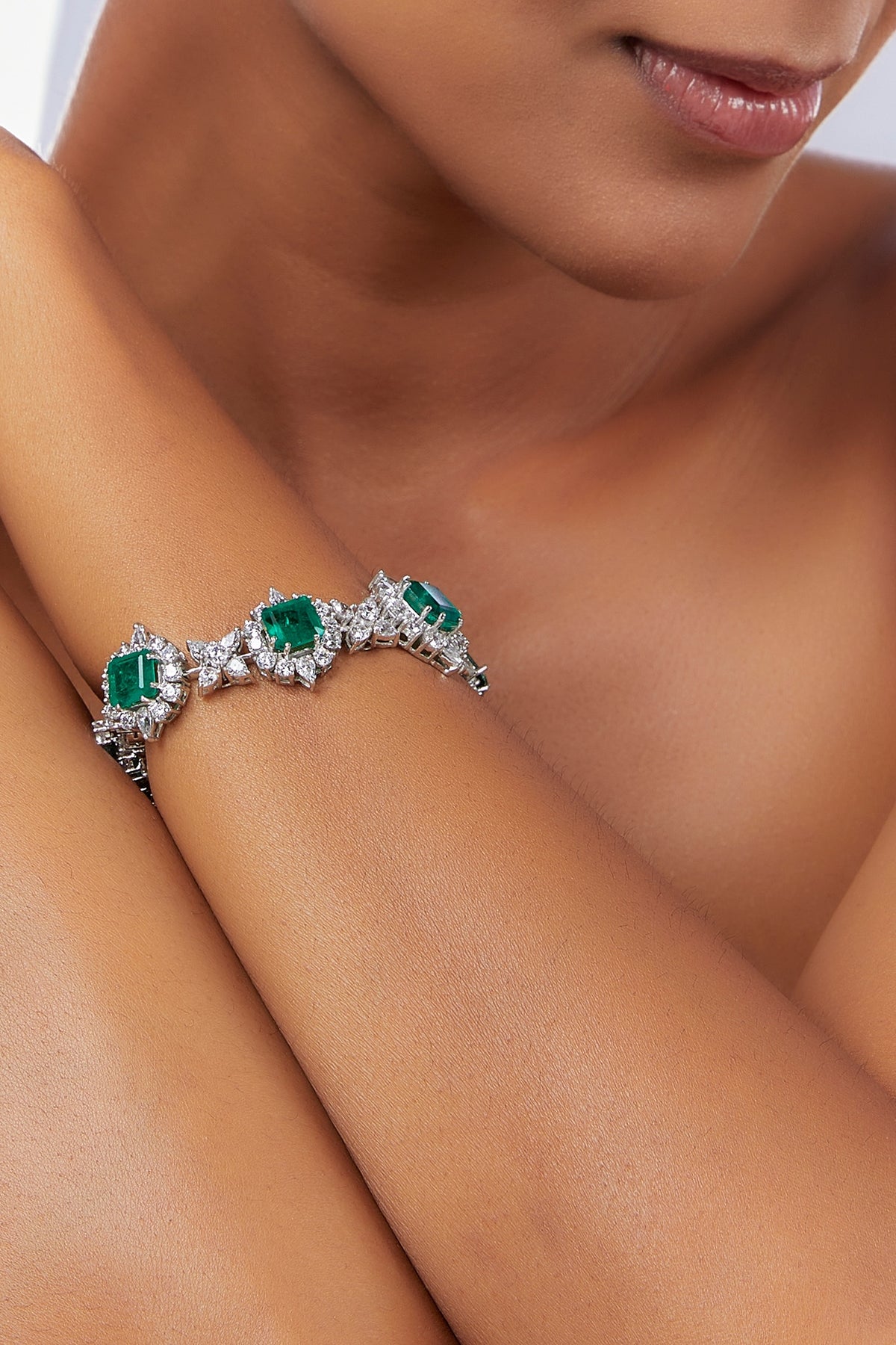 White Finish Green Swarovski Zirconia Bracelet In 92.5 Sterling Silver