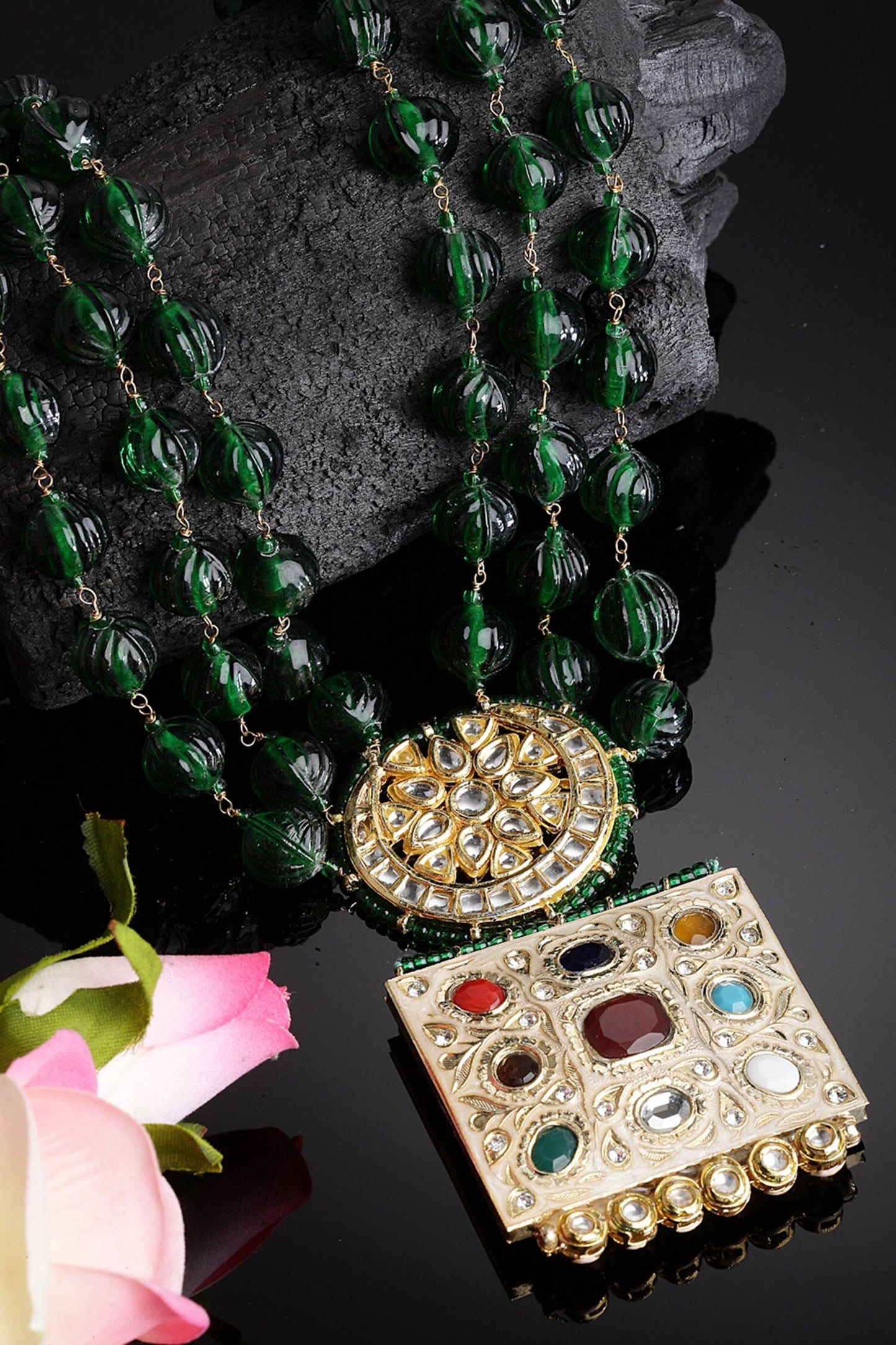 Kundan Embellished Pendant Necklace 