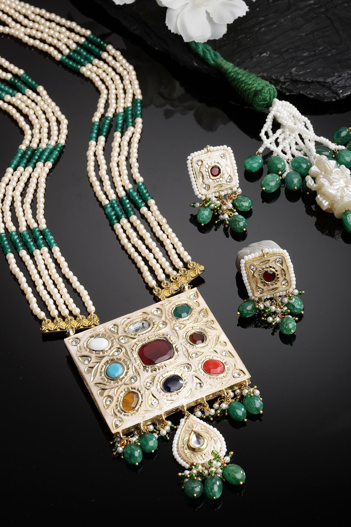 Geometric Shaped Pendant Necklace Set 