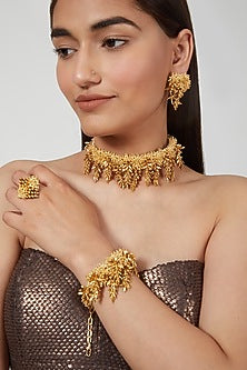 Gold Finish Shell Pearls Choker Necklace Set