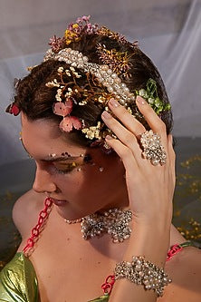 Gold Finish Pearl Head Gear