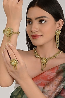 Beige Shell Necklace Set