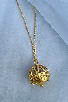 Gold Finish Mannat Pendant Necklace In Sterling Silver