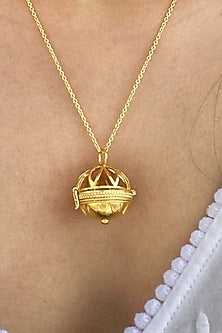 Gold Finish Mannat Pendant Necklace In Sterling Silver