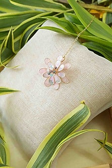 Gold Finish Off-White Gemstone & Resin Floral Maangtikka