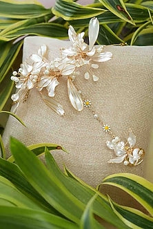 Gold Finish Off-White Gemstone & Resin Floral Hathphool (Set of 2)