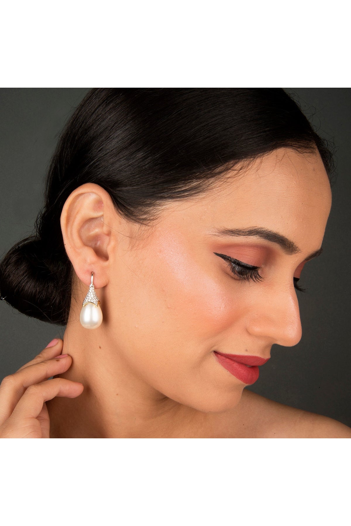 White Finish Shell Pearl Earrings In Sterling Silver
