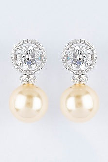 White Finish Stud Earring With Shell Pearl